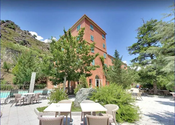 Отель Les Jardins De La Glaciere 3*