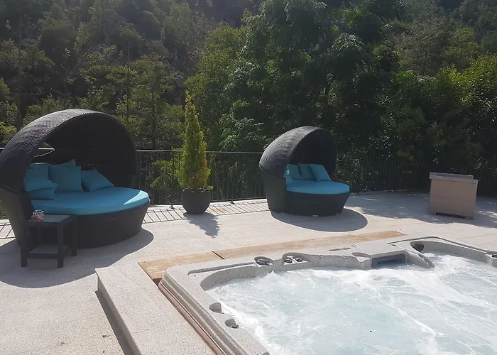 Отель Les Jardins De La Glaciere