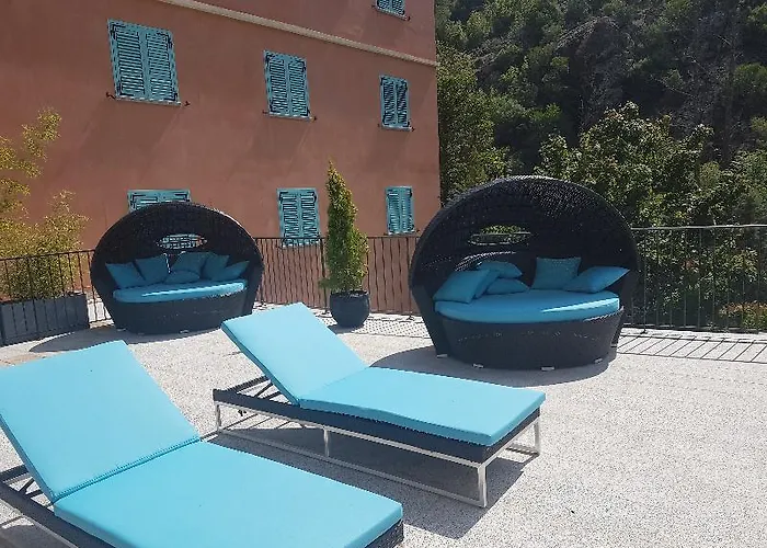 Les Jardins De La Glaciere Отель