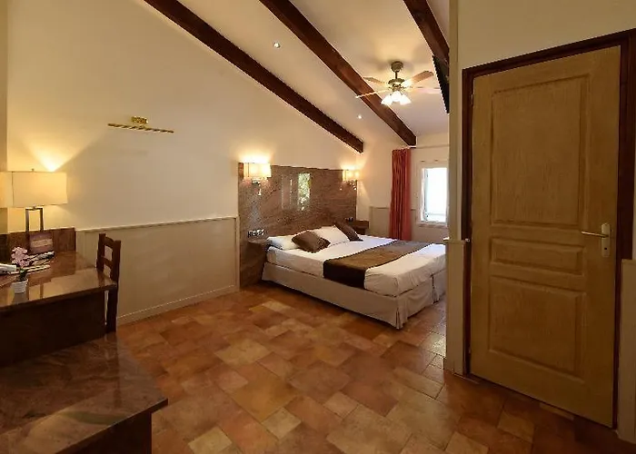 Отель Les Jardins De La Glaciere 3*