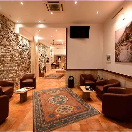 Hotel Les Jardins De La Glaciere Corte (Corsica)