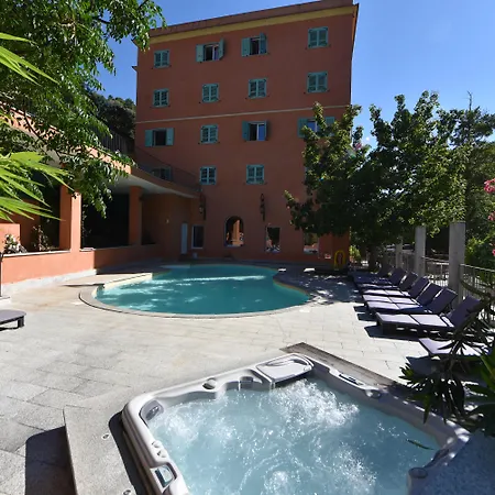 Les Jardins De La Glacière Hotel 3*