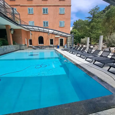 Les Jardins De La Glaciere Hotel