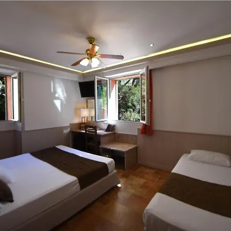 德拉格拉西耶花园酒店 酒店