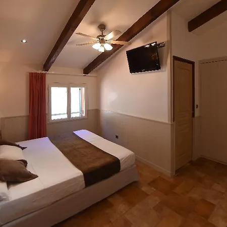 Les Jardins De La Glaciere Hotel 3*