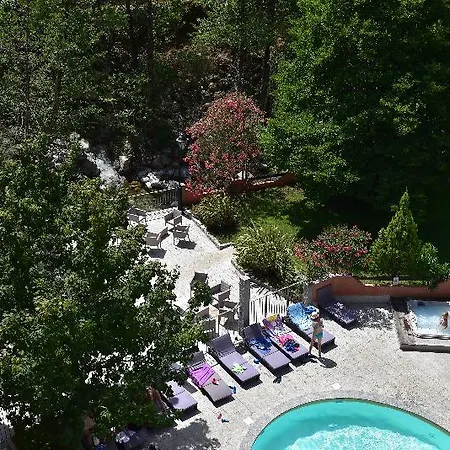 Les Jardins De La Glaciere Hotel