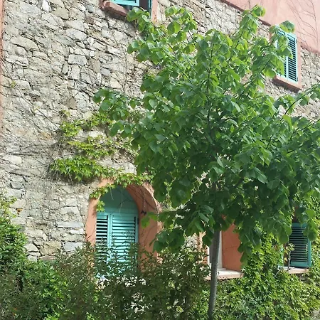 Les Jardins De La Glaciere Hotel