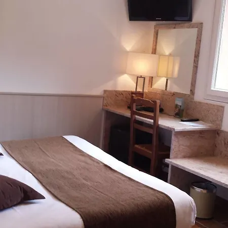 Les Jardins De La Glaciere Hotel