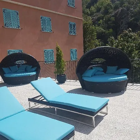 Les Jardins De La Glaciere Hotel