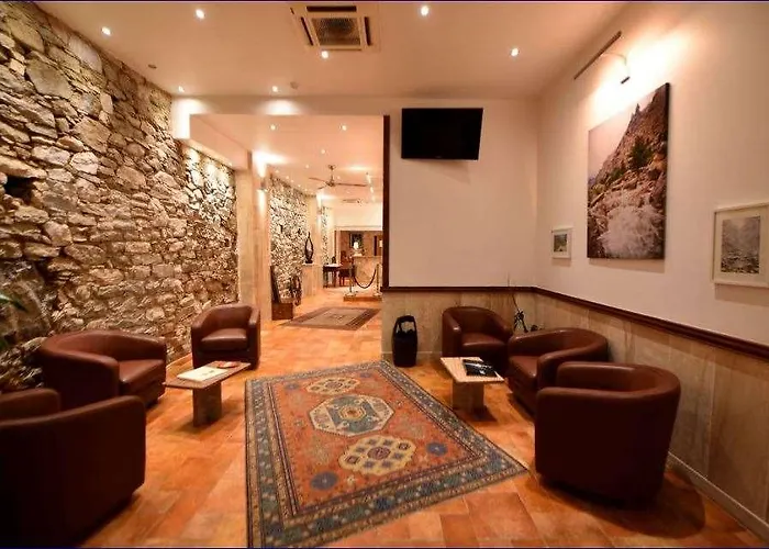 Hotel Les Jardins De La Glaciere Corte (Corsica)