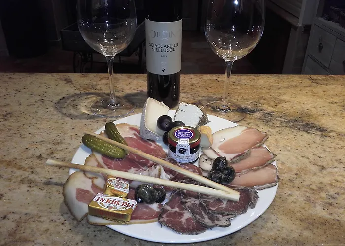 Les Jardins De La Glaciere מלון