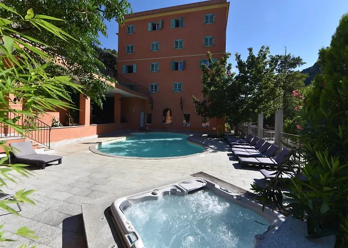 Les Jardins De La Glaciere Hotel 3*