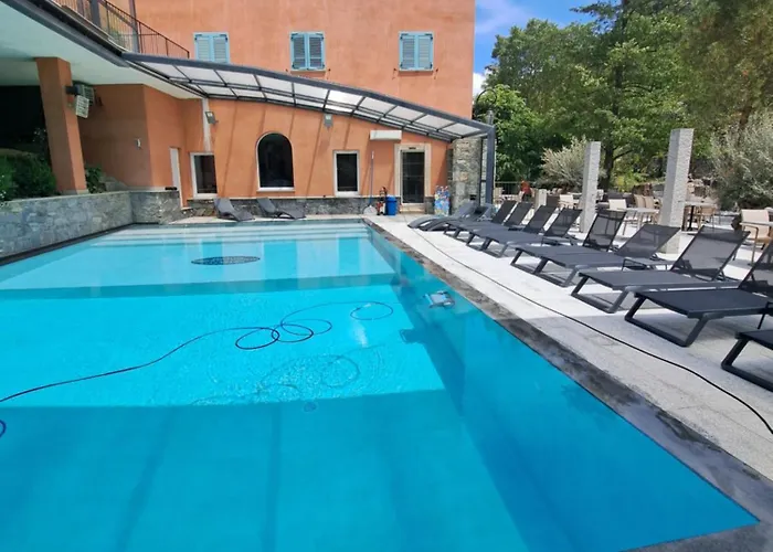 Les Jardins De La Glaciere Hotel