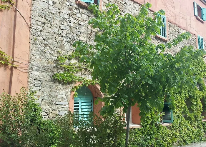 Les Jardins De La Glaciere מלון