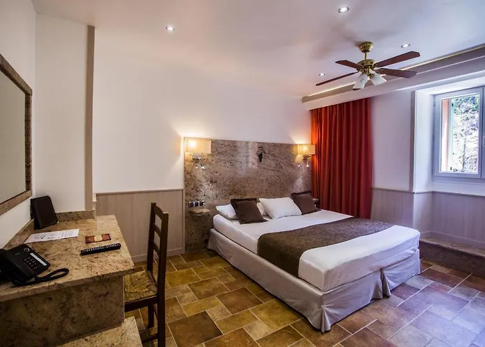 מלון Les Jardins De La Glaciere 3*